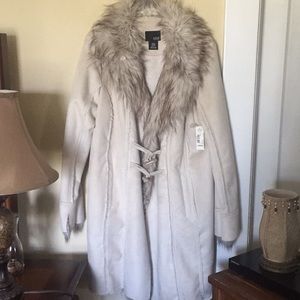 Long white coat with fur